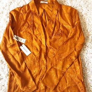 ARITZIA POWER BLOUSE IN RICH COGNAC